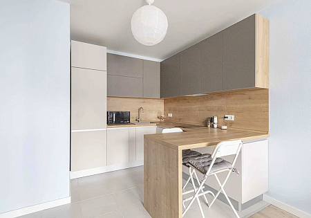 Кухня на заказ KBS-6 с барной стойкой