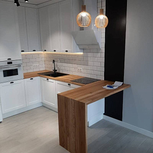 Кухня на заказ KBS-9 с барной стойкой