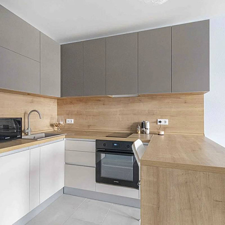 Кухня на заказ KBS-6 с барной стойкой